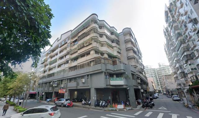 南屯區法拍屋文山十街松天下店辦住優室法拍林小陽