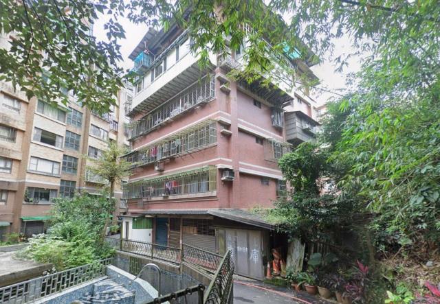 新北汐止法拍華廈-2