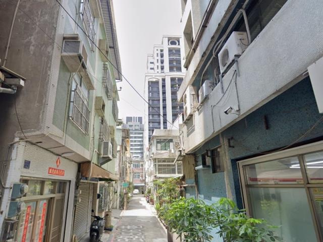 高雄前金法拍透天-1