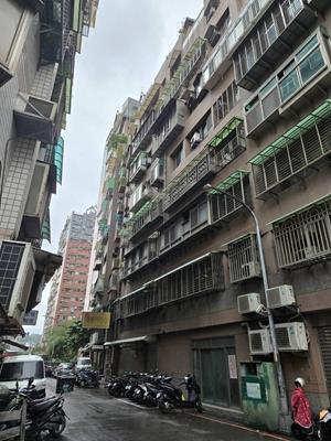 汐止區法拍屋新台北人福德二路156巷4號8樓中興路商圈