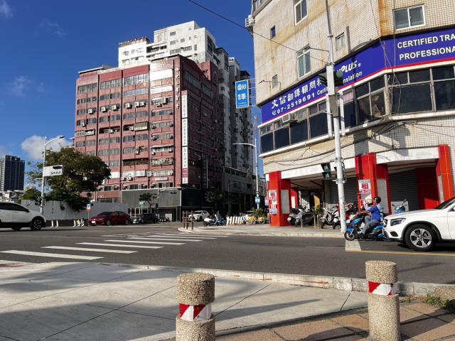 愛河家樂福大面寬窗1樓店面