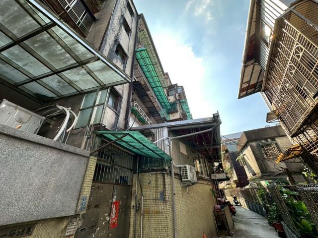安樂區法拍屋樂一路公寓優室法拍林小陽