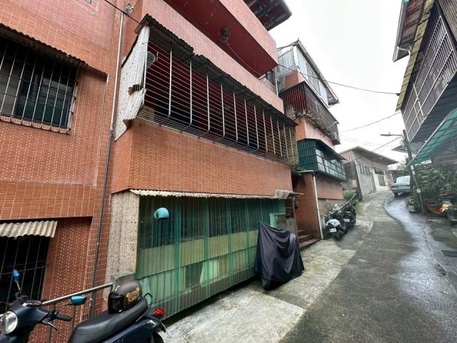 暖暖區法拍屋暖中路公寓優室法拍林小陽