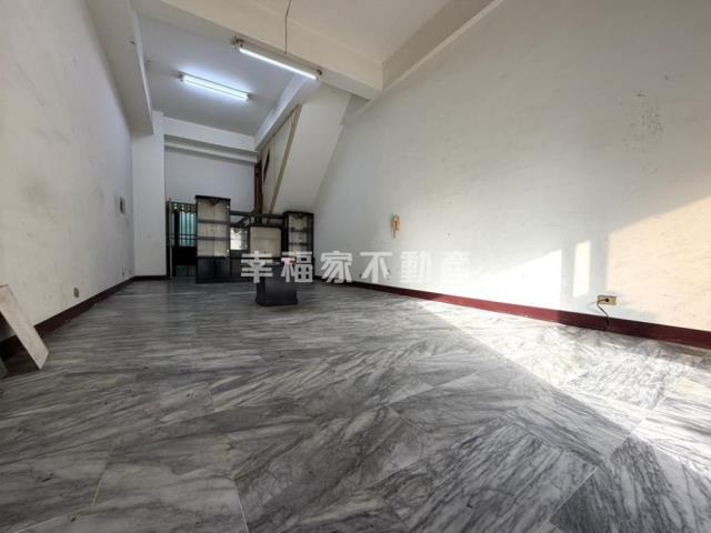 大灣國小旁12米路王牌樓店