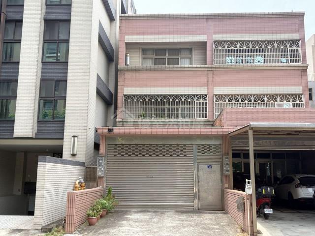 竹北法拍屋竹北交流道縣府特區透店法拍好丘0906901097