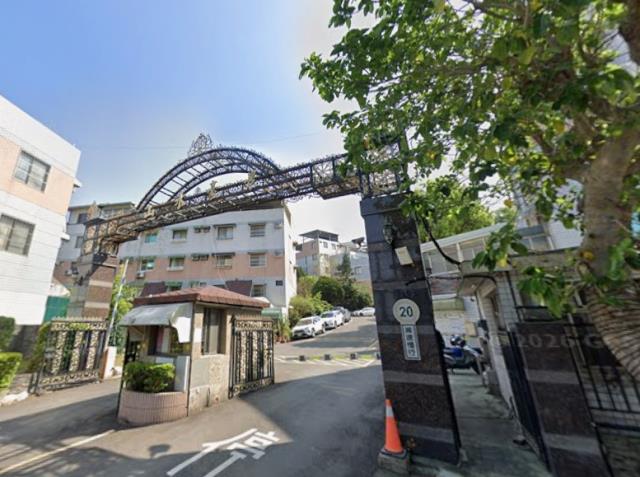 香山區法拍屋大湖路山水豪景社區優室法拍林小陽