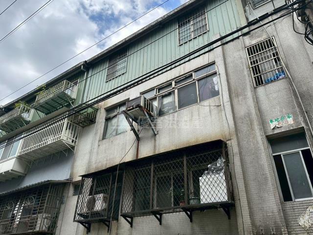 基隆法拍屋百福生活圈公寓頂加法拍好丘0906901097