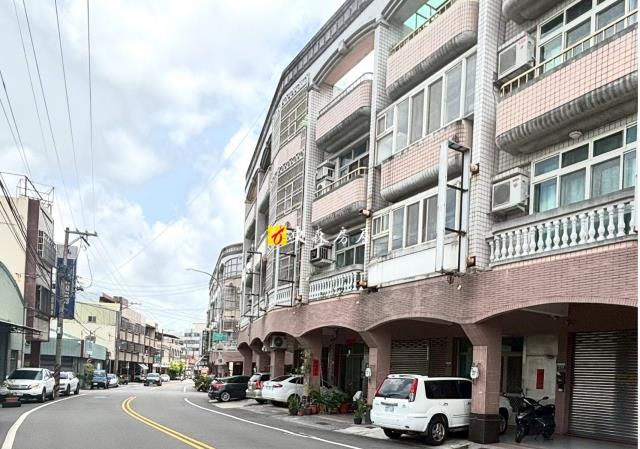 市中心8米路旁稀有大地坪5大房