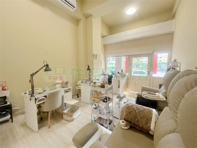 楠梓智群路加昌國小旁雙層樓店