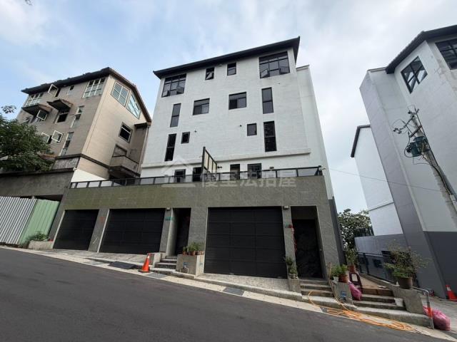 淡水區法拍屋興福寮路透天優室法拍林小陽