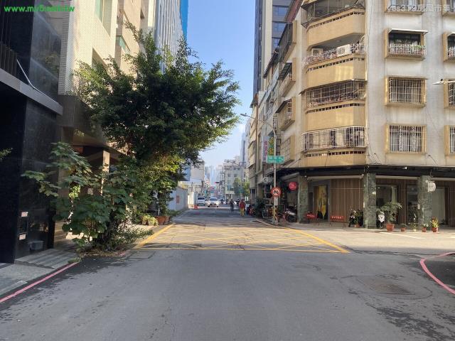 高雄新興區透天-13