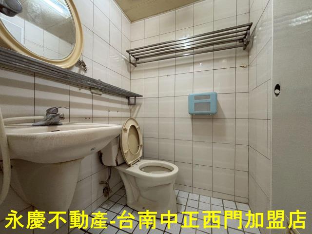 東區仁和商圈吉寶市金店面4房店住