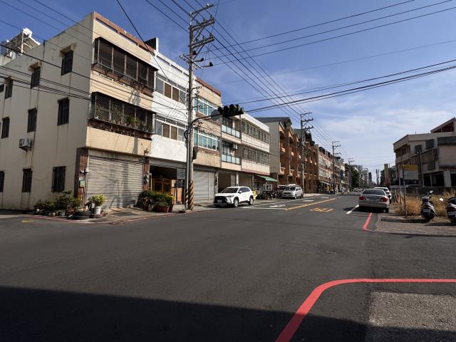 大肚區正遊園路金店面12米路寬門口停車售1780
