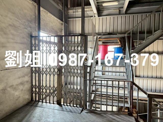 前鎮廠房出租乙種工業區臨海工業區20呎貨櫃附貨梯倉