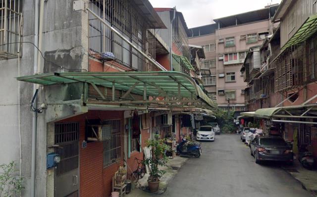 暖暖區法拍屋源遠路碇內國小兒童公園透天優室法拍林小陽