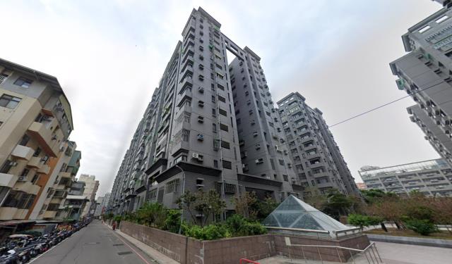 西屯區法拍屋逢大路大鵬新城B6棟優室法拍林小陽