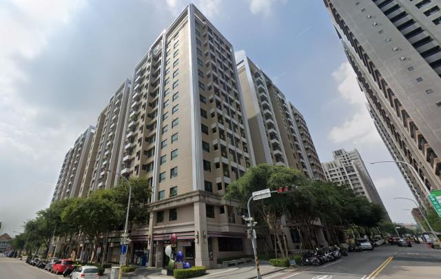 南屯區法拍屋春安三街微笑城市優室法拍林小陽