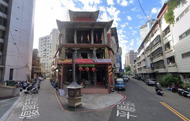 南區法拍屋平順街三層樓兩百坪優室法拍林小陽