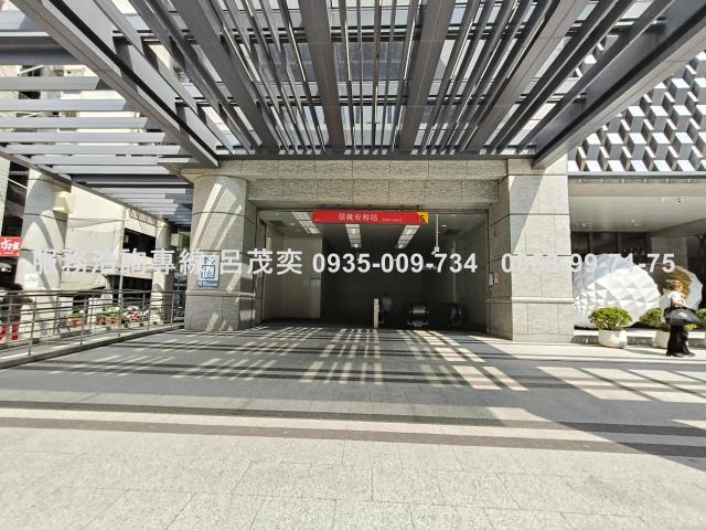 101信義計畫區捷運信義安和站5號出口高樓層通化臨江夜市兩房