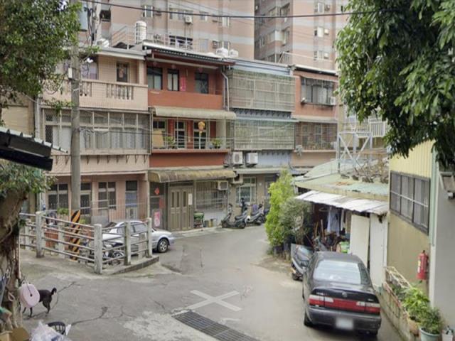 新北淡水法拍透天-4