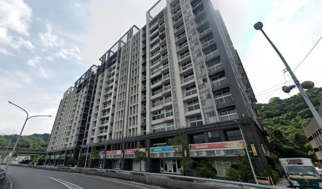 新店區法拍屋安興路陽光PARK店辦三車位優室法拍林小陽