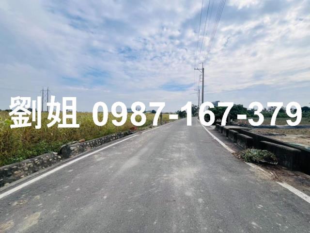 緊鄰住宅區和南科旁農地