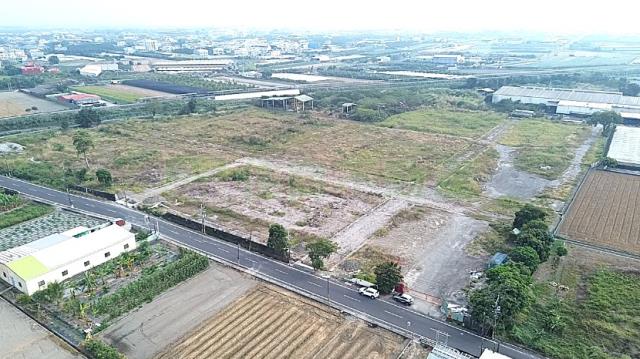 屏東市大成路旁丁建二