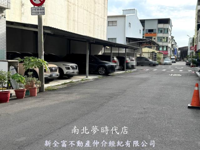 近好市多三角窗建地