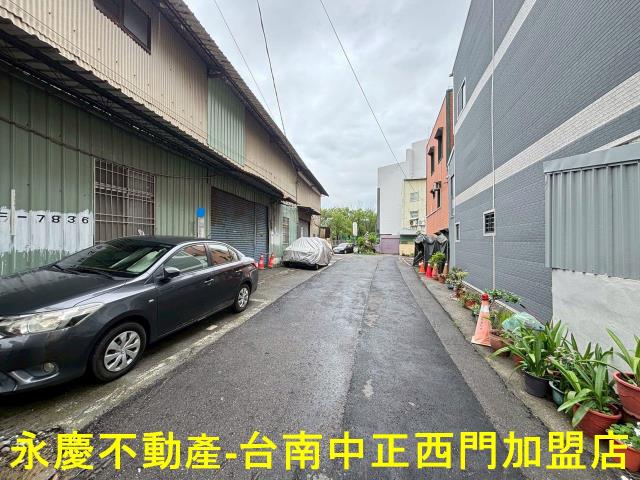 南大附中旁面寬90米雙臨路三角窗600坪建地