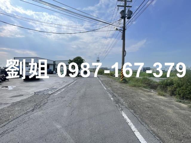 大寮農地三面臨路大面寬農地20呎車可做資材室